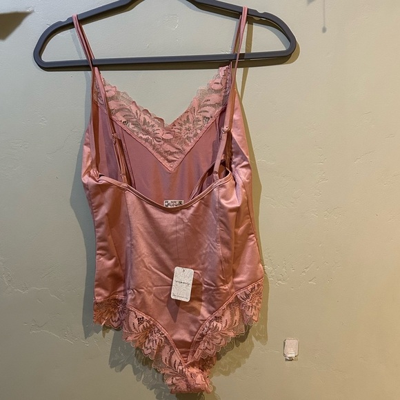 FREE PEOPLE Wild Bunch Light Pink Bodysuit With Lace Trim. Women’s Small NWTS - Picture 5 of 9